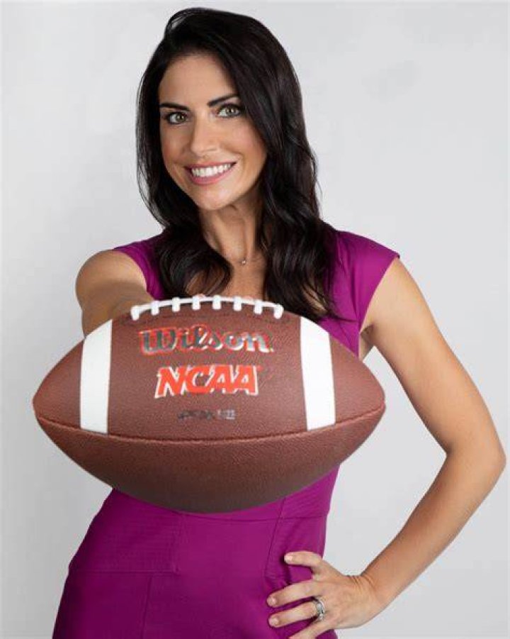 How much does Jenny Dell make?