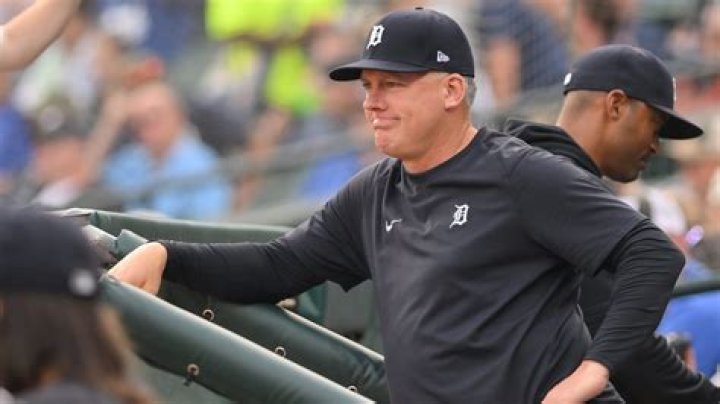 Is AJ Hinch still married?