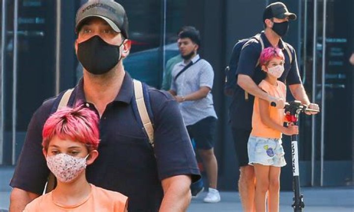 Where does David Schwimmer’s daughter live?